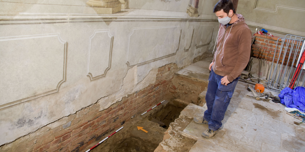 V kapli v meziříčském zámku Žerotínů probíhá předstihový archeologický výzkum