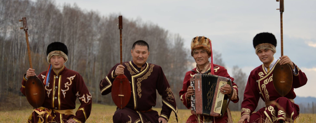 Altai Kai se vrací s unikátními hrdelními zpěvy na Malou scénu za oponou