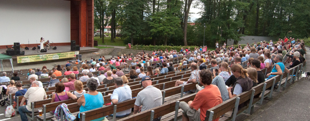 Valašskomeziříčské kulturní léto pokračuje koncerty Pavla Dobeše, Cimballicy i Letním kinem