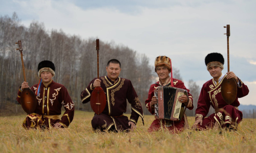 Altai Kai se vrací s unikátními hrdelními zpěvy na Malou scénu za oponou